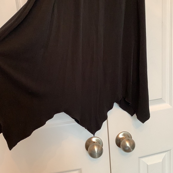 Everyone should have a little black dress - Picture 6 of 13